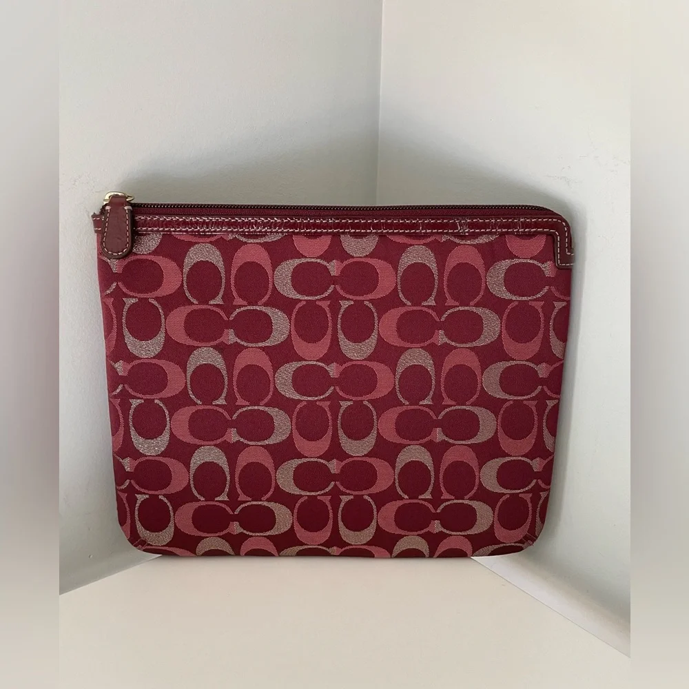 Coach iPad Case Sleeve Signature
Logo tablet iPad sleeve case - Picture 1 of 11